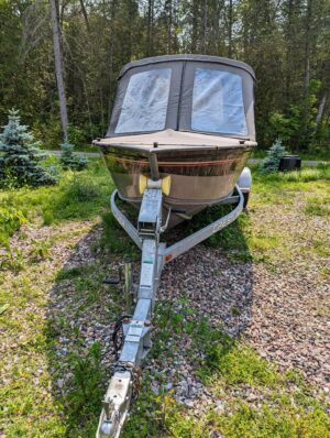 18' Canadian Crestliner boat, model 1850 Canadian SC with Profile 2000 Trailer & 2006 BRP Evinrude 60 outboard motor and more.