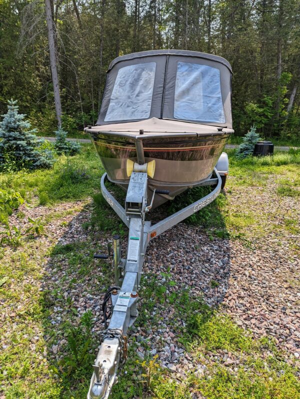 18' Canadian Crestliner boat, model 1850 Canadian SC with Profile 2000 Trailer & 2006 BRP Evinrude 60 outboard motor and more.