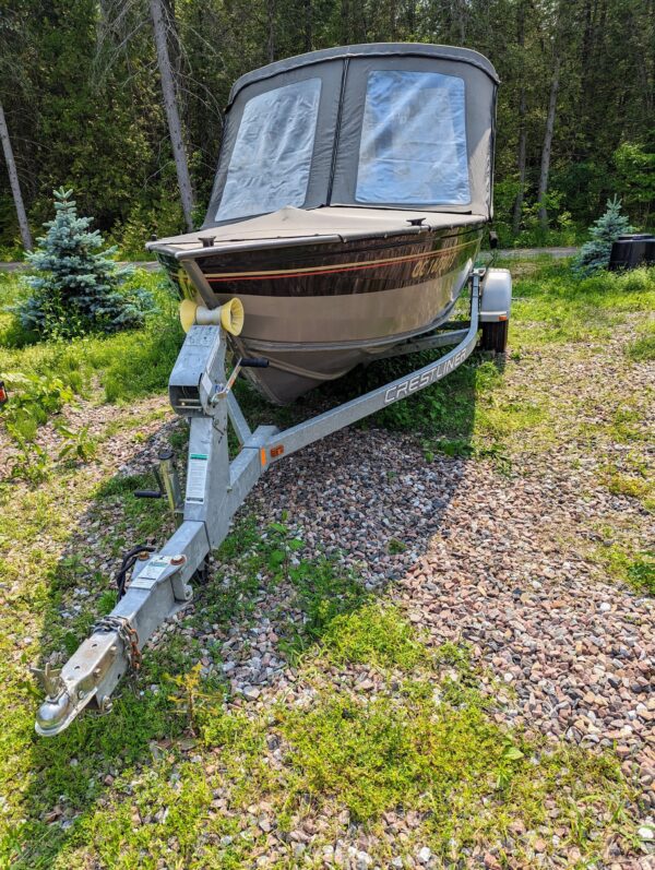 18' Canadian Crestliner boat, model 1850 Canadian SC with Profile 2000 Trailer & 2006 BRP Evinrude 60 outboard motor and more.